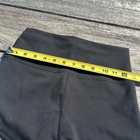 Lululemon Wunder Train High-Rise Short 2" black size 6 NWT - Picture 3 of 7